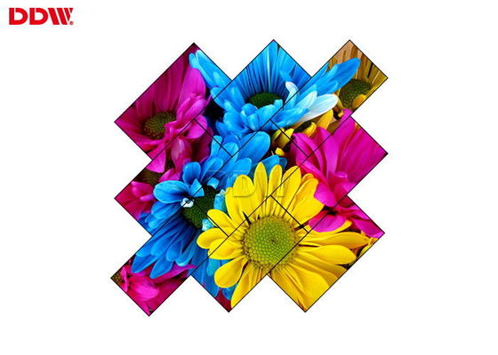 Εξαιρετικά υψηλός ανώμαλος τηλεοπτικός τοίχος καθορισμού με το κιβώτιο διανομής που συνδέεται